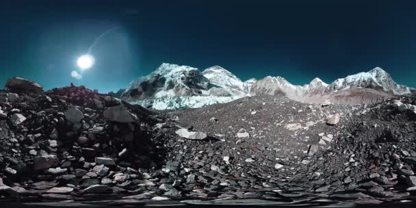 360 vr del campamento base del Everest en el glaciar Khumbu. Valle de Khumbu, parque nacional de Sagarmatha, Nepal del Himalaya. EBC cerca de Gorak Shep. — Vídeo de stock