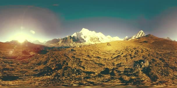 360 vr panoramisch uitzicht op zonsondergang over Kala Patthar. Mount Everest en Khumbu vallei, Nepal van de Himalaya. Schapen van Gorak — Stockvideo