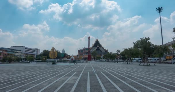 Timelapse di Wat Suthat Tempio, vista da Larn Kon Mueng. Bangkok, Thailandia. NOV 21, 2018 — Video Stock