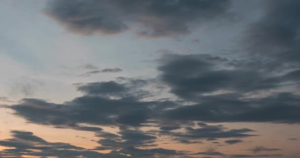 Timelapse zonsopgang, van donker tot heldere dag zon, over zee, golven wassen — Stockvideo