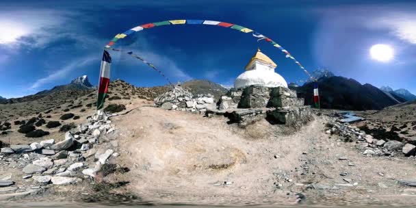 4K VR da aldeia de Dingboche e Pheriche, no Nepal, ponto básico da pista de acampamento base do Everest. EBC. Estupa budista na montanha. — Vídeo de Stock