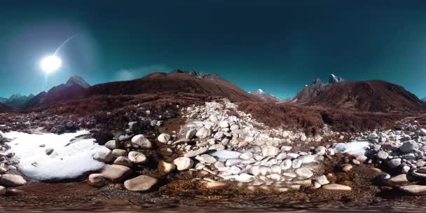 4K VR av Dingboche och Pheriche byn i Nepal, grundläggande punkt för everest baslägret spår. EBC. Buddhistiska dumheter på berget. — Stockvideo