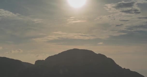 Time lapse of day clouds over the wonderful bay of Phi Phi island landscape with boats. Andaman sea lagoon. — Stock Video