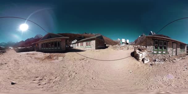 4K VR da aldeia de Dingboche e Pheriche, no Nepal, ponto básico da pista de acampamento base do Everest. EBC. Estupa budista na montanha. — Vídeo de Stock