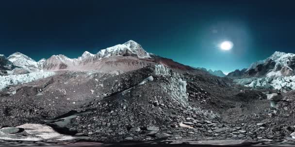 360 vr del campamento base del Everest en el glaciar Khumbu. Valle de Khumbu, parque nacional de Sagarmatha, Nepal del Himalaya. EBC cerca de Gorak Shep. — Vídeos de Stock