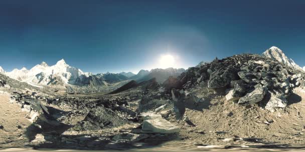 360 vr panoramatický výhled na západ slunce nad Kala Patthar. Mount Everest a údolí Khumbu, Nepál Himálaje. Gorak Shep — Stock video