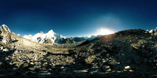 360 vr vista panorámica de la puesta del sol sobre Kala Patthar. Monte Everest y valle de Khumbu, Nepal del Himalaya. Gorak Shep. — Vídeo de stock