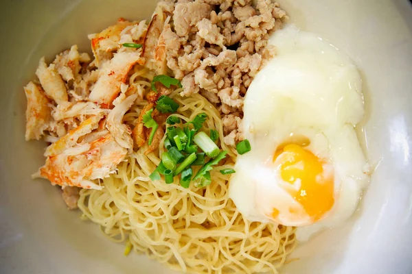 Yengeç ile kuru sarı erişte