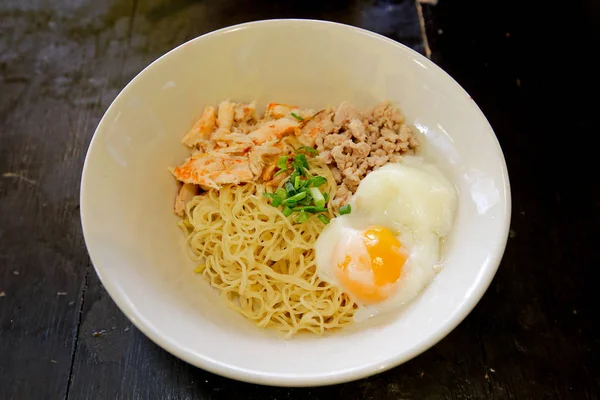 Yengeç ile kuru sarı erişte