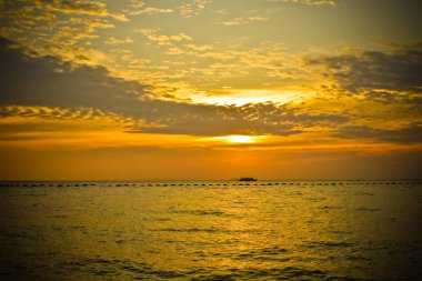 Güzel gökyüzü günbatımı