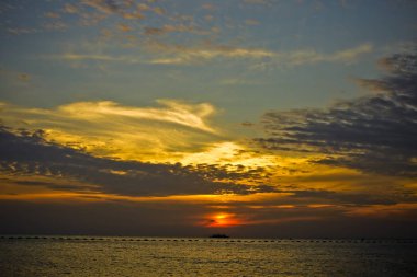 Güzel gökyüzü günbatımı