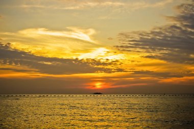 Güzel gökyüzü günbatımı