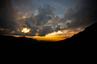 Güzel gökyüzü günbatımı