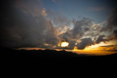 Güzel gökyüzü günbatımı