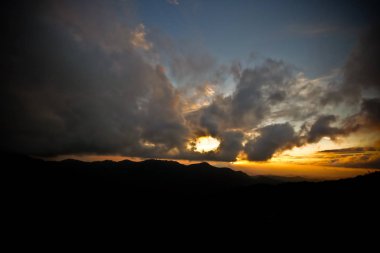 Güzel gökyüzü günbatımı