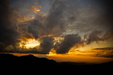 Güzel gökyüzü günbatımı