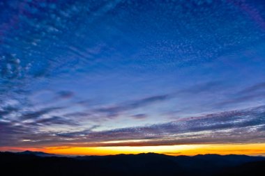 Güzel gökyüzü günbatımı