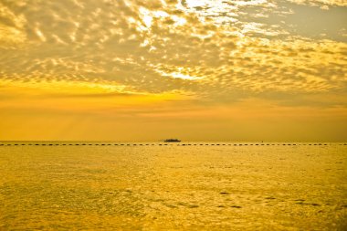 Güzel gökyüzü günbatımı