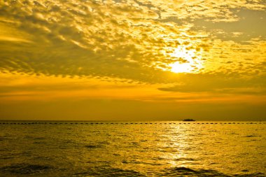 Güzel gökyüzü günbatımı