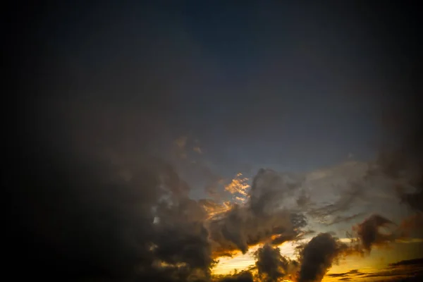 Pôr Sol Com Céu Bonito — Fotografia de Stock