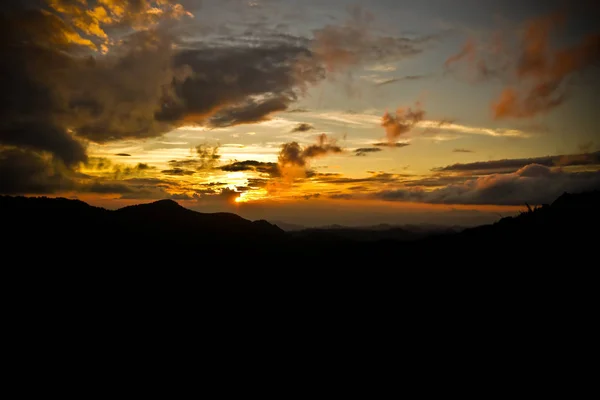 Puesta Sol Con Cielo Hermoso —  Fotos de Stock