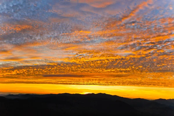 Закат Красивым Небом — стоковое фото
