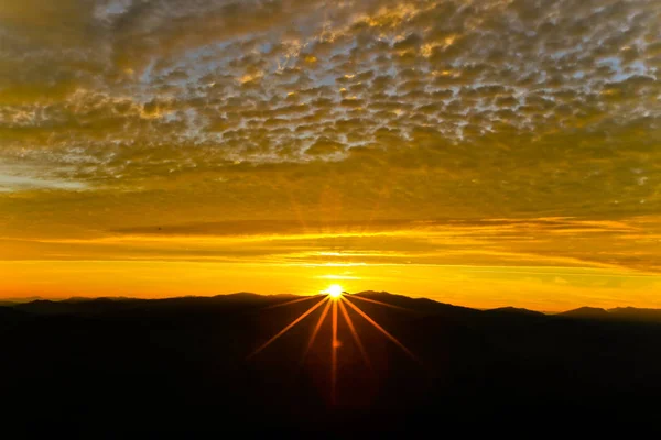 Pôr Sol Praia Com Céu Bonito — Fotografia de Stock