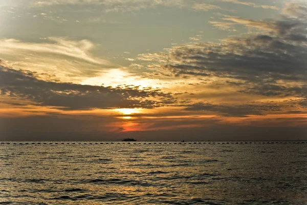 Pôr Sol Com Céu Bonito — Fotografia de Stock