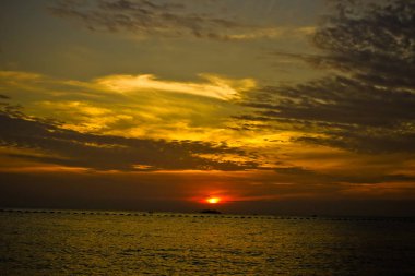 Güzel gökyüzü günbatımı