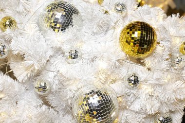 Noel arkaplanı. Bokeh odaklı ışıklar ve yıldızlarla şenlikli soyut arkaplan