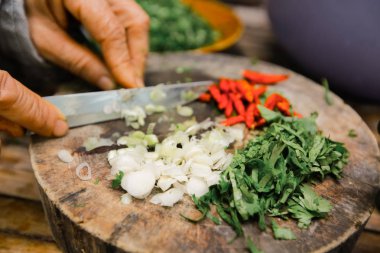 geleneksel Tay ot sahnelenen mutfağı