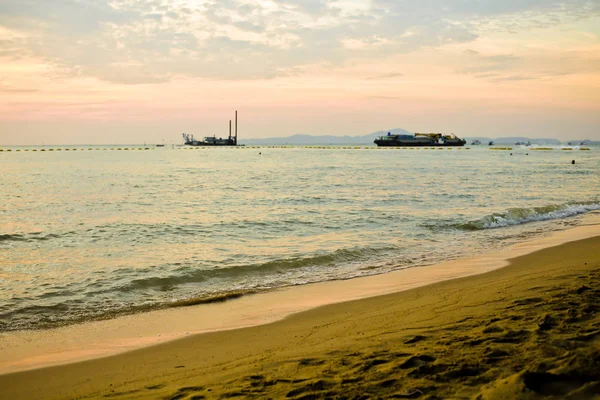 Güzel kum ve beyaz kum Tayland Güney Denizi. 