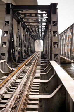 Tren geçerken bir satýr kırsal Tayland.