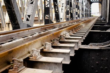 Tren geçerken bir satýr kırsal Tayland.