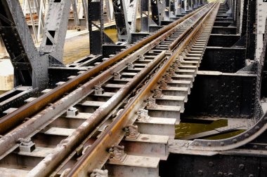 Tren geçerken bir satýr kırsal Tayland.