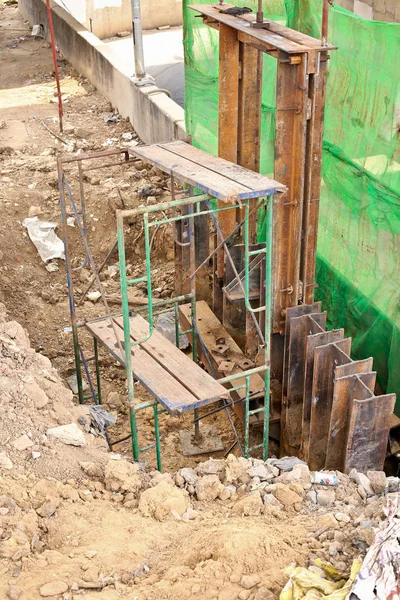 Bir binanın inşaat alanı - taş işçiliği