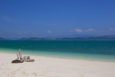 Lord Loughbolough Adası'nda beyaz kumlu plaj veya deniz Dragon Adası, Myanmar