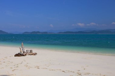 Lord Loughbolough Adası'nda beyaz kumlu plaj veya deniz Dragon Adası, Myanmar