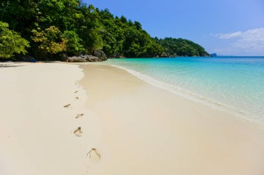 Lord Loughbolough Adası'nda beyaz kumlu plaj veya deniz Dragon Adası, Myanmar