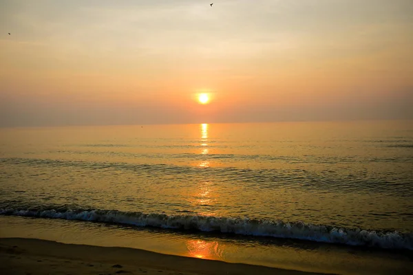 Incredibile Vista Sul Tramonto Estivo Sulla Spiaggia — Foto Stock