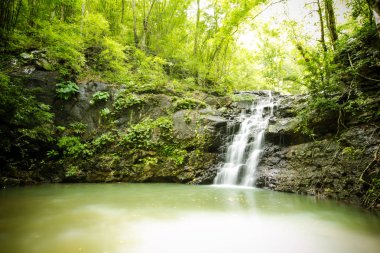 Ton Sai şelale Sai olduğunu. Tüm yıl boyunca Namtok Sam Lan Milli Parkı'nda su var şelaleler