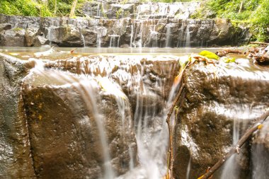 Ton Sai şelale Sai olduğunu. Tüm yıl boyunca Namtok Sam Lan Milli Parkı'nda su var şelaleler