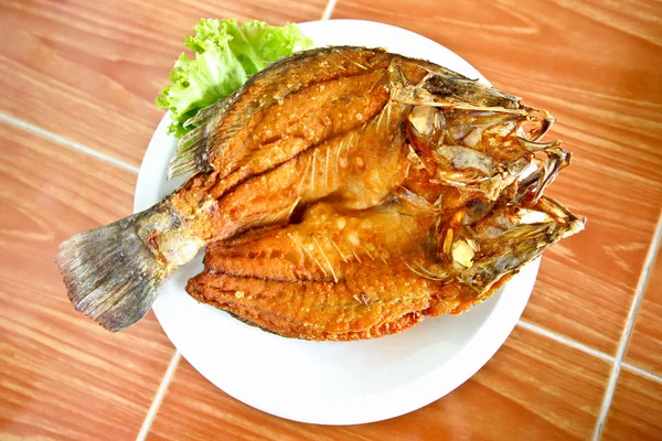 Kızarmış Balık Ünlü Tayland Deniz Ürünleri Menüsü — Stok fotoğraf