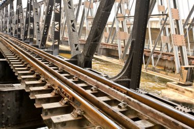 Tren geçerken bir satýr kırsal Tayland.