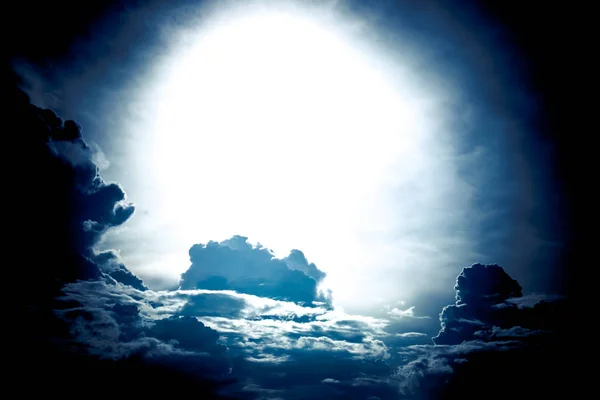 Traumhaft Weiche Weiße Wolken Vor Blauem Himmel — Stockfoto