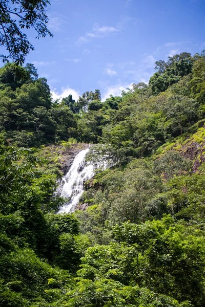 莎莉嘉瀑布在泰国那空那育 — 图库照片