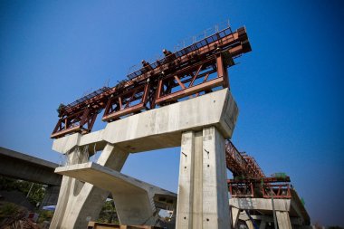 Alçaktan uçuşlar yenilik ile inşaatı.
