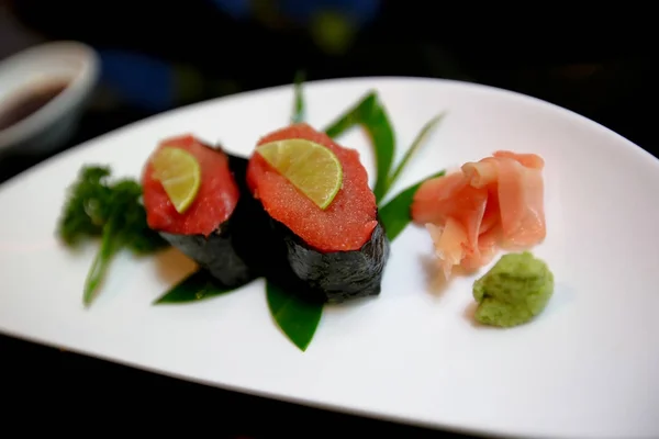 Sushi Teller Asiatischen Restaurant — Stockfoto