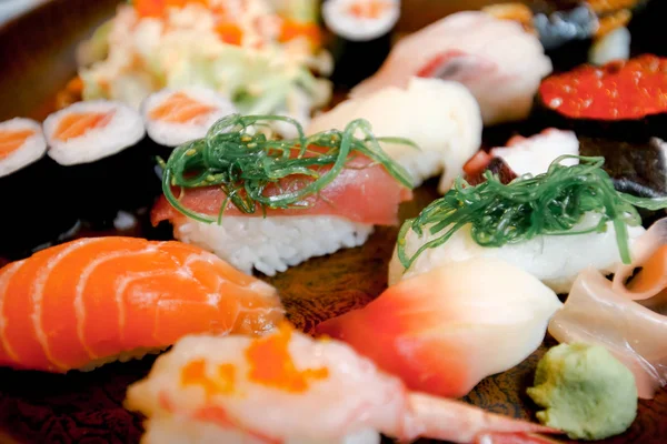 Sushi Teller Asiatischen Restaurant — Stockfoto
