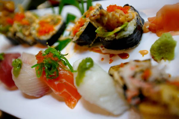 Sushi Teller Asiatischen Restaurant — Stockfoto